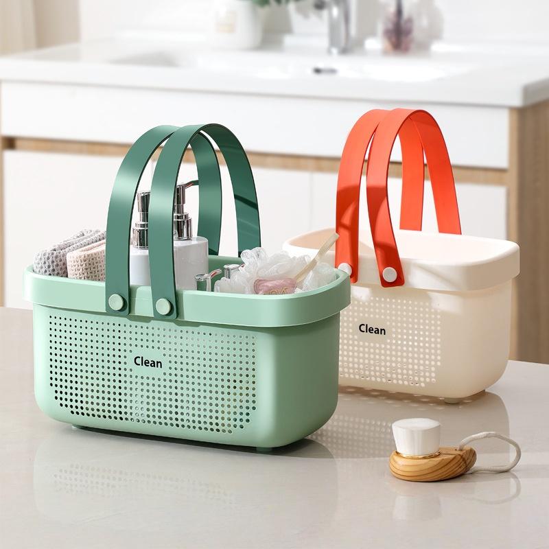 Panier de bain portable grande capacité. Évider la conception. Peut stocker simultanément des serviettes, des boules de bain, des gobelets pour bain de bouche, etc.