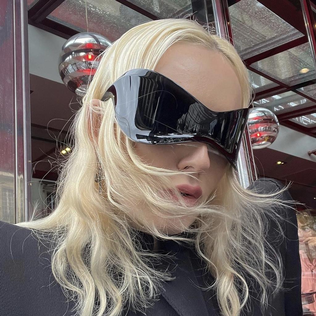 New Future Technology Sense Super Large Sunglasses Punk Mask Integrated Y2K Fashion Sunglasses