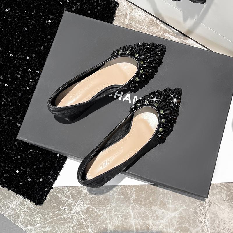 

Pointed thick heel single shoes women s new shallow mouth beaded rhinestone medium heel wedding shoes 43 чорний