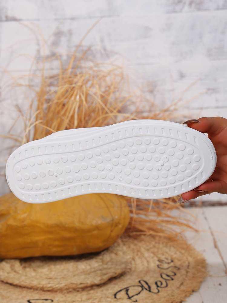 Women's Breathable White Sneakers - Korean Style, Versatile, Casual, Thick-Sole Sports Shoes for Spring and Summer.