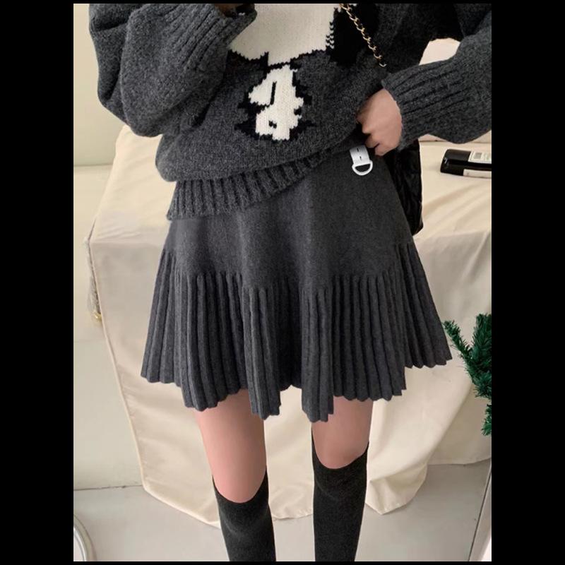 Korean Style Deep Gray A-Line Knit Skirt: Slimming Tummy Support, Petite Pleated Design for Autumn and Winter.