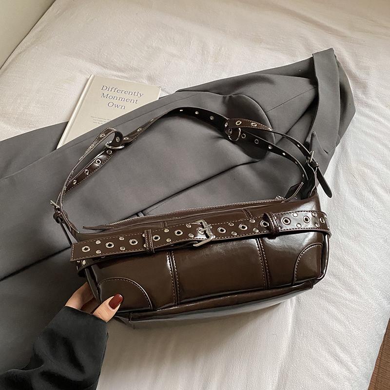 

Fashion Armpit Sling Handbags Rivets Design Half Moon Shoulder Bags 2025 Punk Style Motorcycle Underarm Shoulder Purse 50cm)) кавовий