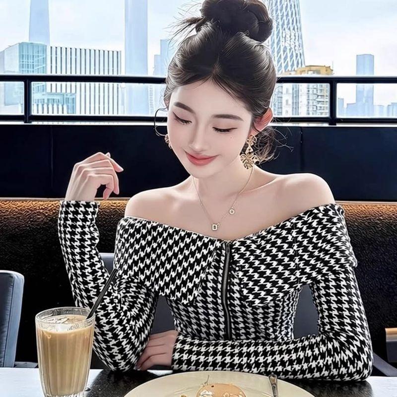 

2026 Spring New Black Houndstooth Off-Shoulder Top, Unique and Particularly Beautiful, with a Waist-Cinching Design and Turn-Down Collar Black Houndstooth One Shoulder Top S