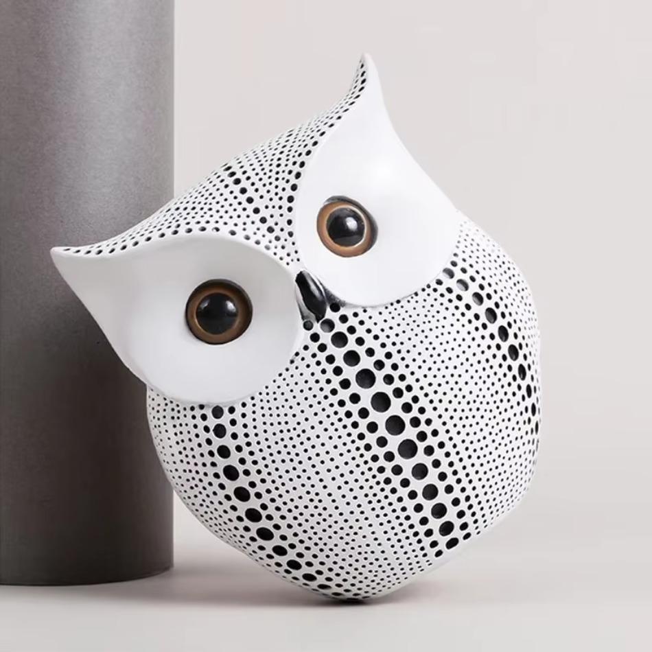 Resin Owl Statue Living Room Decoration Accessories Desk for Home Figurines & Miniatures Desktop Ornament