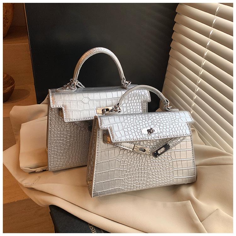 

Женская новая универсальная сумка через плечо, повседневная сумка-мессенджер large серебряный