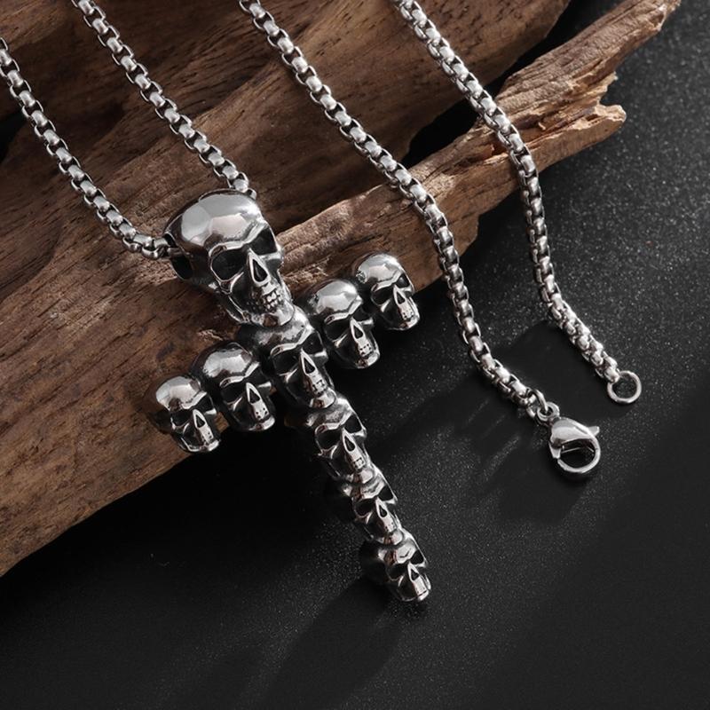 Unisex Gothic Skull Crosses Pendant Necklace Versatile Design Retro Skull and Crosses Necklace For Layer Jewelry Styling
