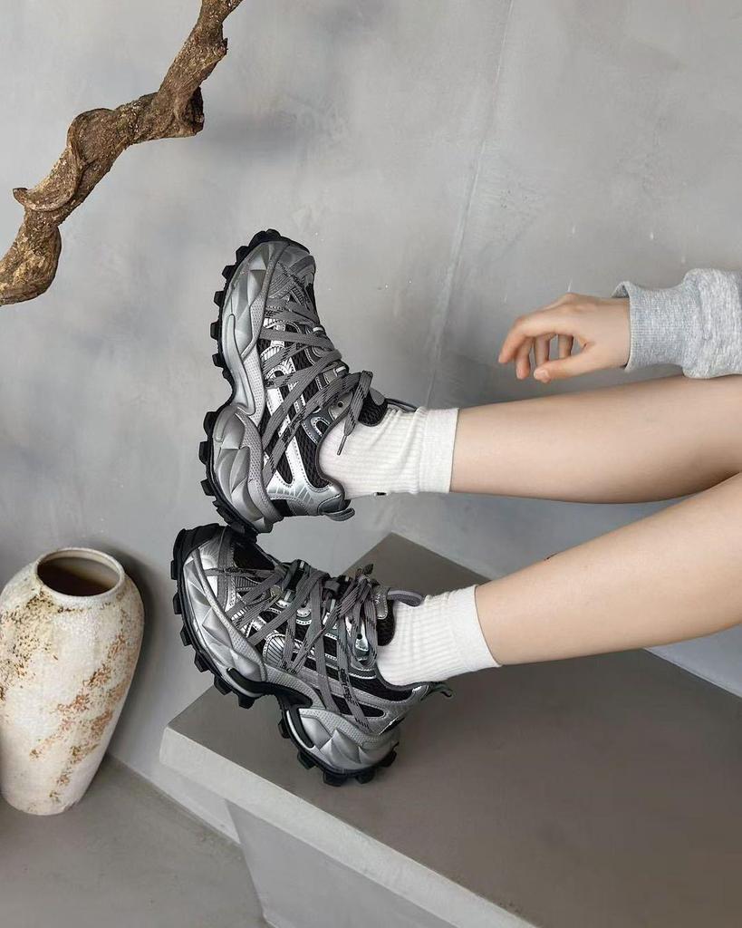 2025 Women's Trendy Spider Web Thick Sole Dad Shoes - Autumn Fashion