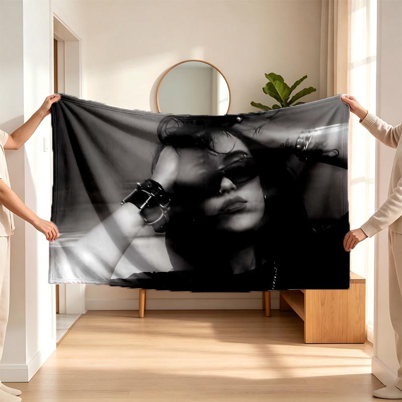 Billie Eilish (32) Flanelinis pledas – švelnus akcentas miegamajam ir svetainei bei jaukia namų dovana