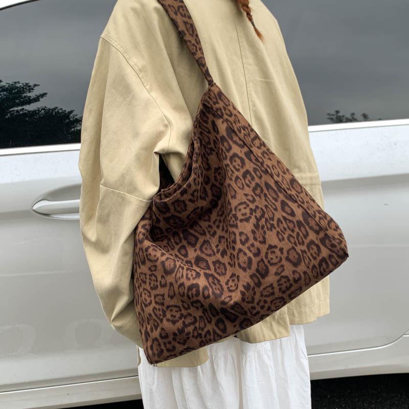 2025 fashion trend casual simple personality large capacity bag autumn new women's texture shoulder tote bag