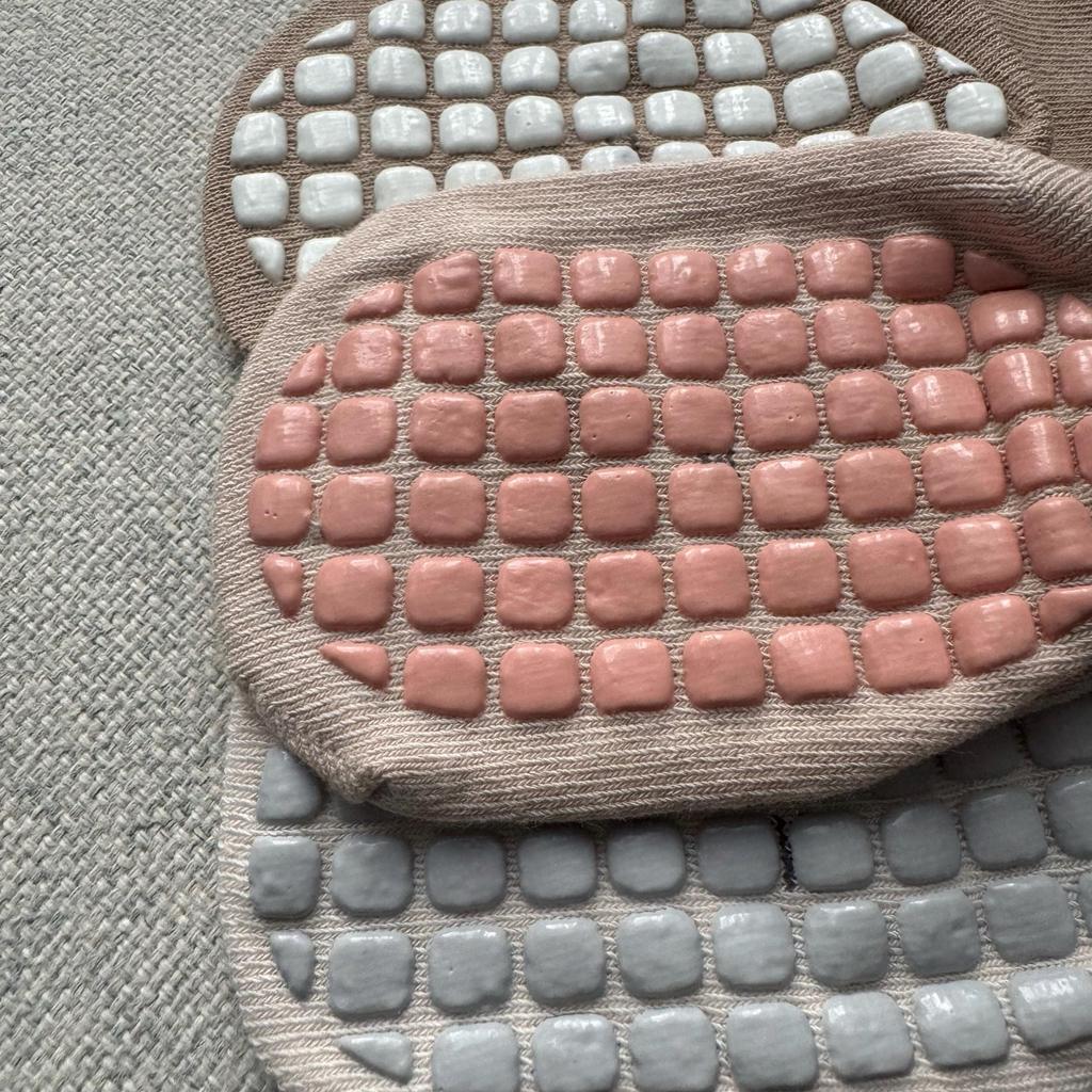 SKARPETKI ANTYPOŚLIZGOWE NIEMOWLĘCE SKARPETKI BAWEŁNIANE 6m+ ZESTAW 5 PAR