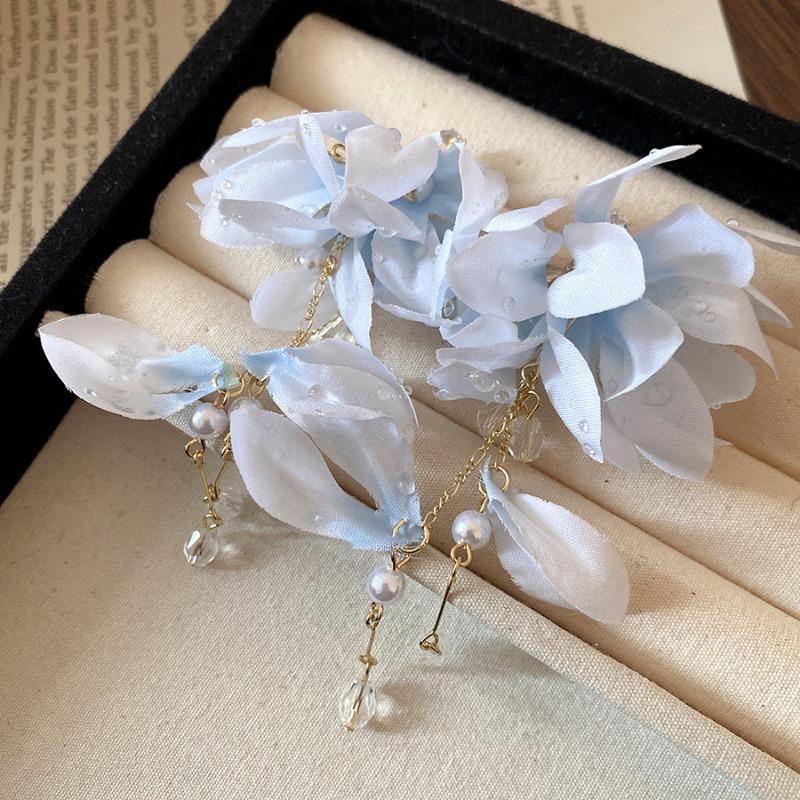 Sweet Vacation Style Double-layer Glass Beaded Flower Necklace Light Luxury High-end Collarbone Chain Fashionable Exquisite Sweater Chain