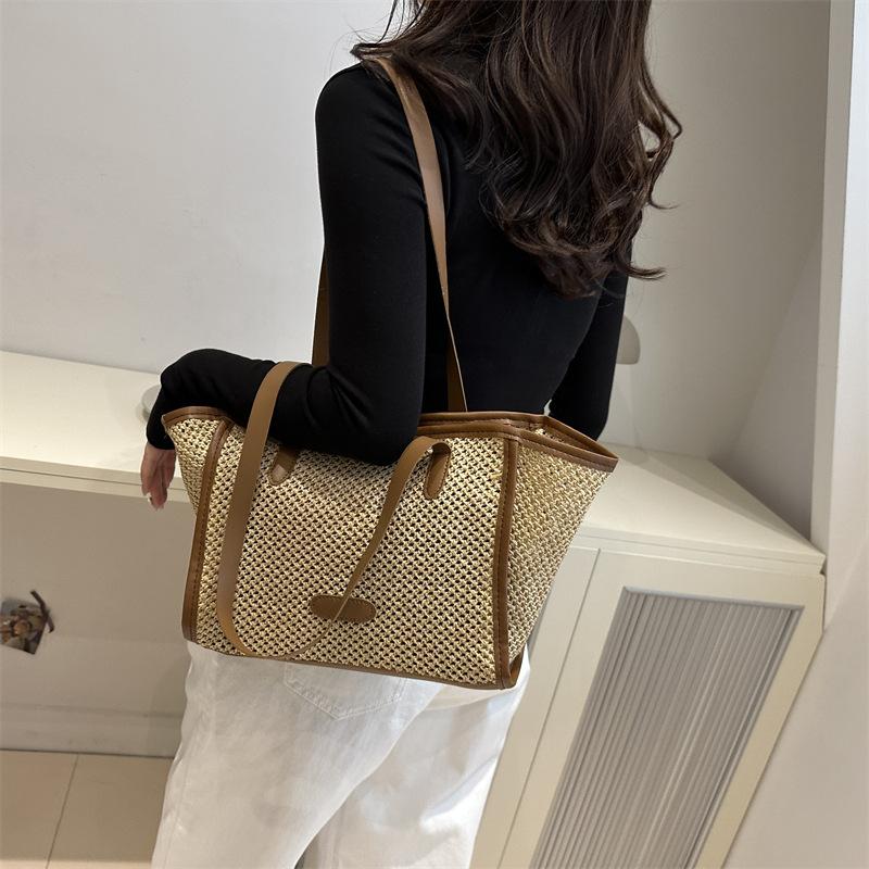 Fashionable Hollow Mother-child Bag New Simple Large Capacity Tote Bag Trendy Niche Woven Shoulder Bag