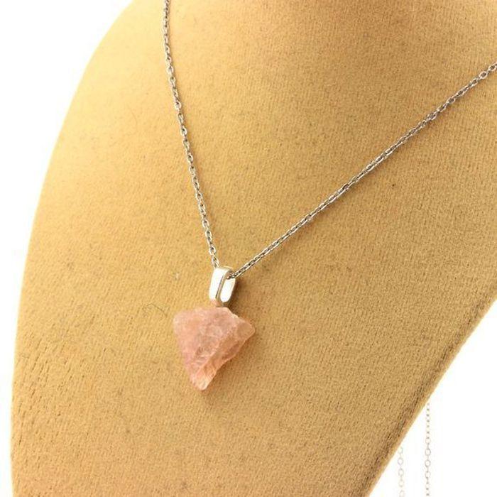 Pierres et Minéraux. Collier Fluorite rose brut. 8.96 ct. Massif du Mont-Blanc, France.