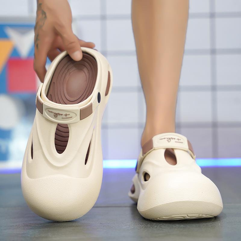 38-45 Men's Plus Size Simple and Fashionable Indoor Toe Slippers Outdoor Beach Shoes Perforated Shoes