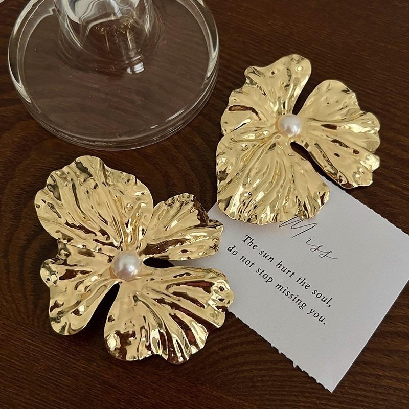 Pearl Earrings Women's High-end Earrings Ear Jewelry High-end Stud Earrings Niche Design Light Luxury