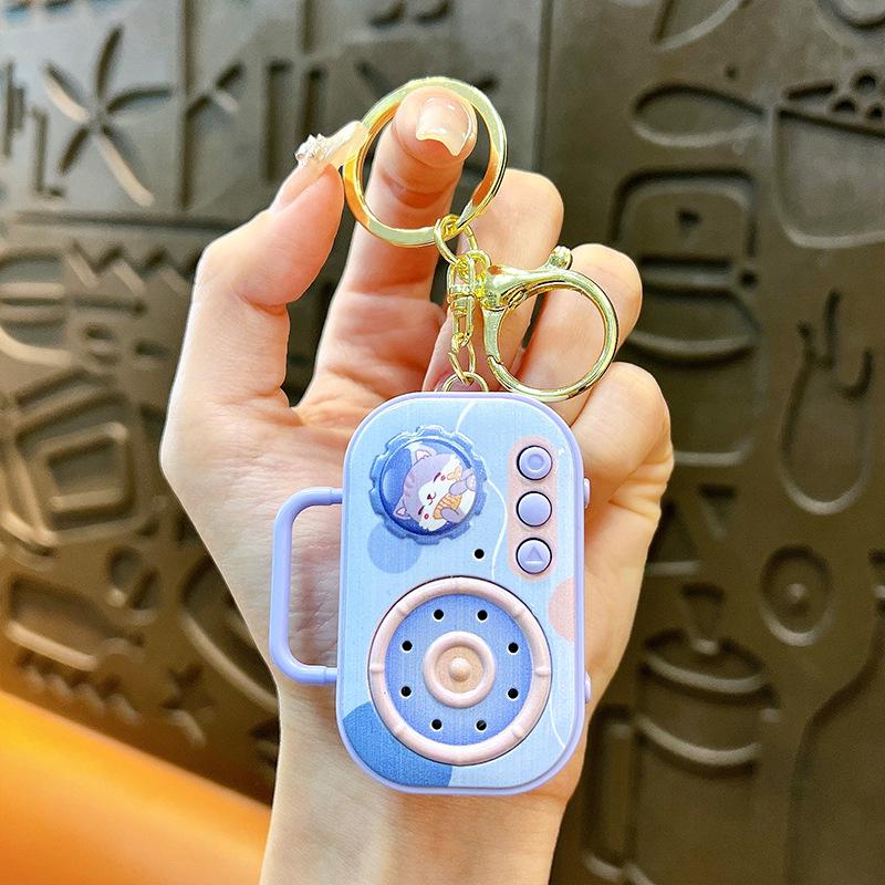 Retro Gramophone Keychain: Mini Recordable Music Box and Fun Pendant Gift