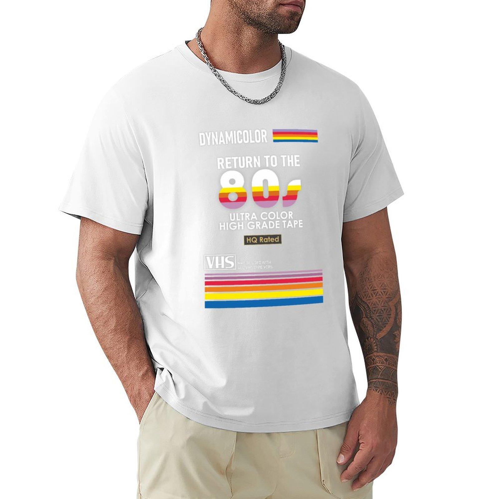 Ретро-постер в стиле VHS 80-х  Возвращение в 80-е  Футболка  Наклейки  Блокнот для записей  Мужская футболка с графическим принтом S