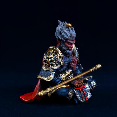 Lebhafte Affenkönig-Figur - 1 Set Handbemalte Kunststoff-Auto-Armaturenbrett-Ornament mit goldenem Reifstab