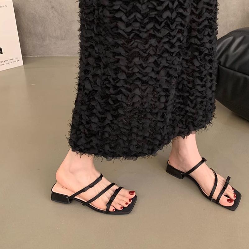 

Летние Новые Женские Шлепанцы 2025 Стильные С Открытым Носком На Низком Каблуке Серебристые ШлепанцыЖенские Удобные Пляжные Туфли Женские Шлепанцы 39 чёрный