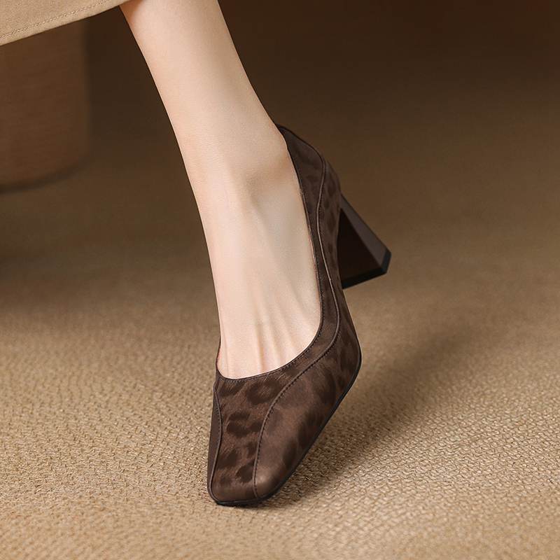 Krazing Pot Vintage Full Grain Leather Summer Autumn Thick High Heels Party Shoes Women Square Toe Leopard Prints Pumps