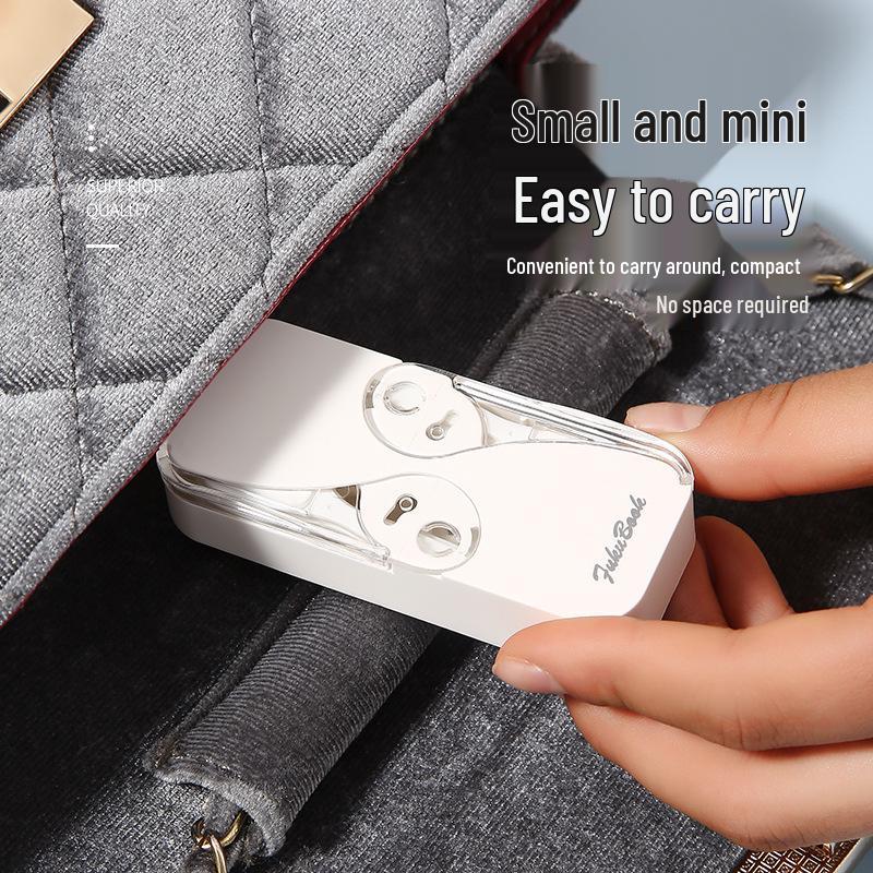 Kompaktní cestovní krabička na zubní nit a párátka s dvojitým otvorem