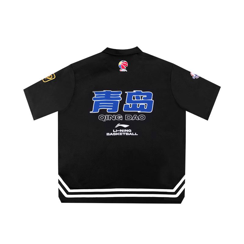 Li Ning CBA Series Qingdao Team Schnelltrocknendes Polo Letter Vintage Basketball Kurzarmshirt Unisex-Shirts Schwarz ATSU995-2