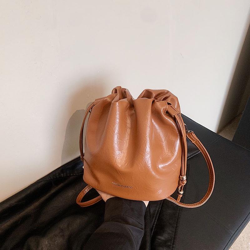 IELGY Retro Versatile Bag, Korean Version Commuter Drawstring Bucket Bag, Versatile Shoulder Messenger Bag