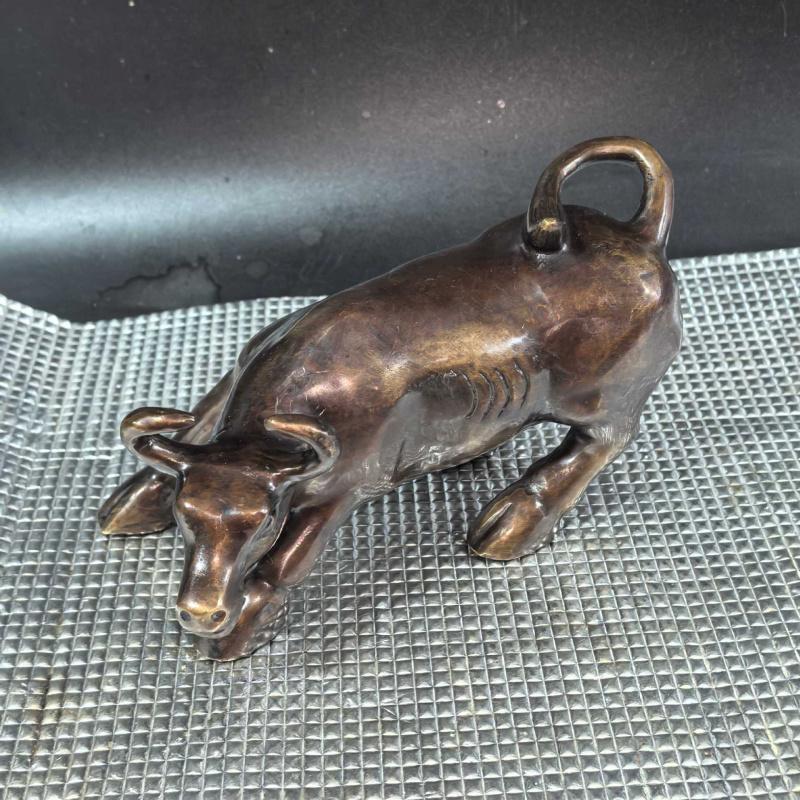 Wholesale pure copper cow zodiac figurine, auspicious cow craft ornament, shop opening gift, desktop decoration