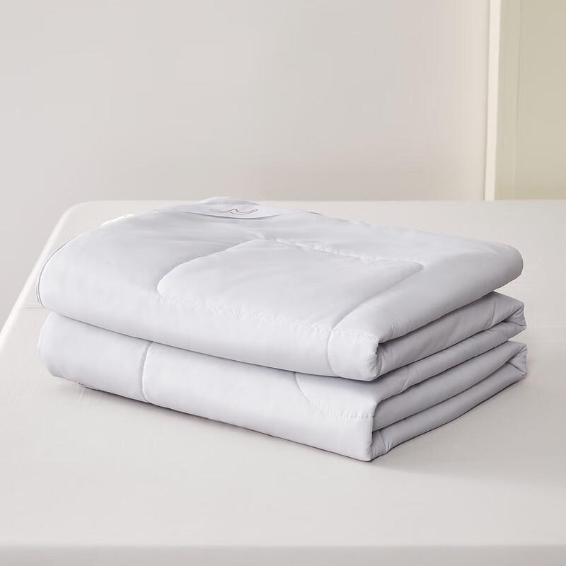 

Mercury Home Textiles A-Class Summer Cool Quilt