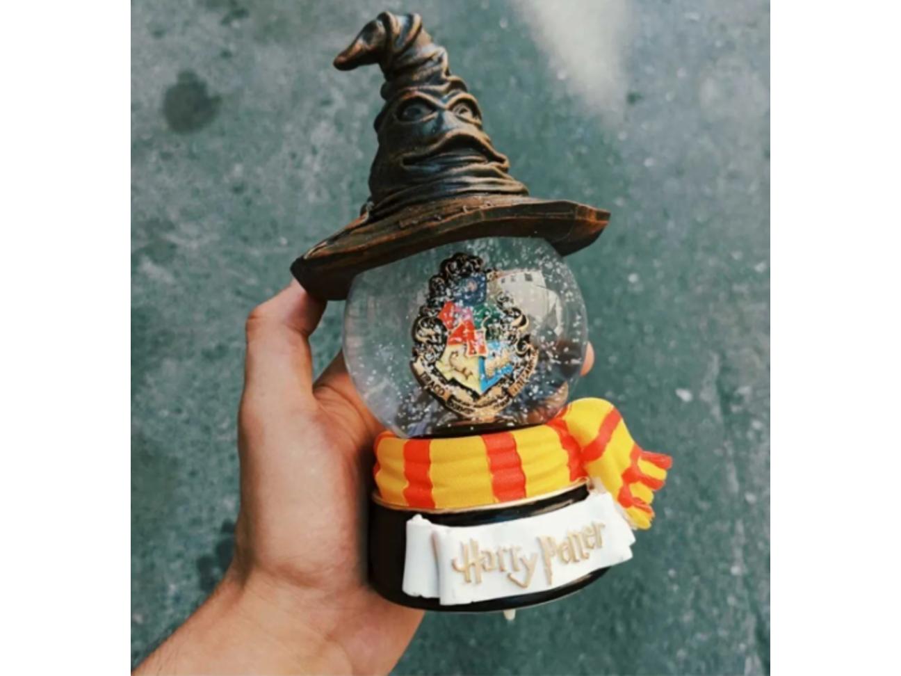 

Сортировочная шляпа Гарри Поттера, большой снежный шар с подсветкой и мюзиклом