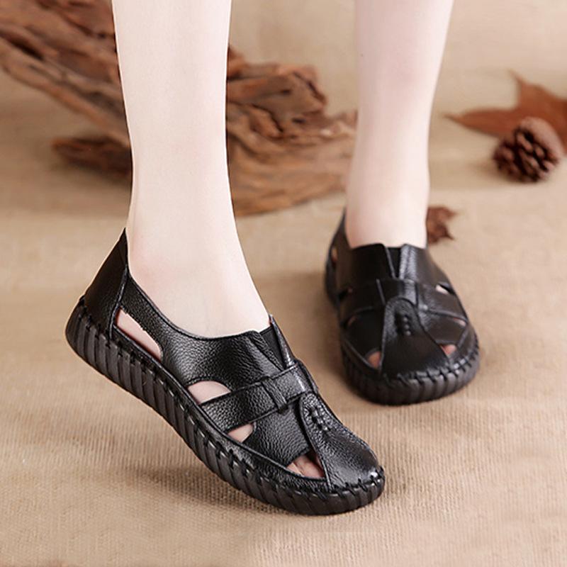 Chaussures plates creuses en cuir véritable pour femmes, mocassins d'été respirants, sandales de plage, grande taille, 2024