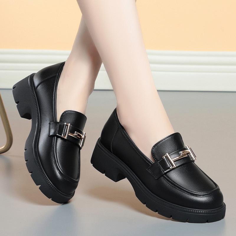 

Модные лоферы на толстой подошве в британском стиле из лакированной кожи, женская платформа, весна 2024, туфли на низком блочном каблуке, офисные, элегантные 36