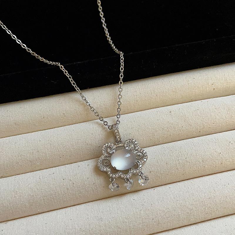 Light Luxury Zircon Fringed Ruyi Lock Pendant Necklace Female Personality Simple And Versatile Temperament Fashion Neck Chain Collarbone Chain