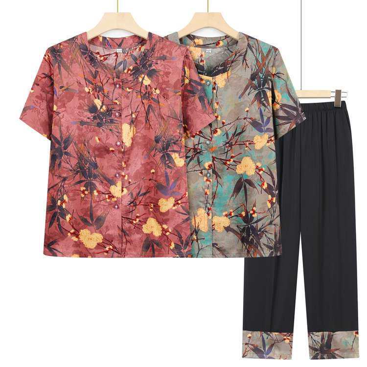 Stylish Summer Set for Middle-Aged and Elderly Women, Perfect for 60+, Short-Sleeved, Ideal Mother's Day Outfit.