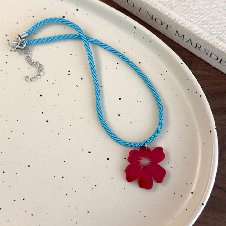Fashionable Blossoms Pendant Necklace In Sturdy Cord Acrylic Materials With Adjustable Chain for Versatile Styling