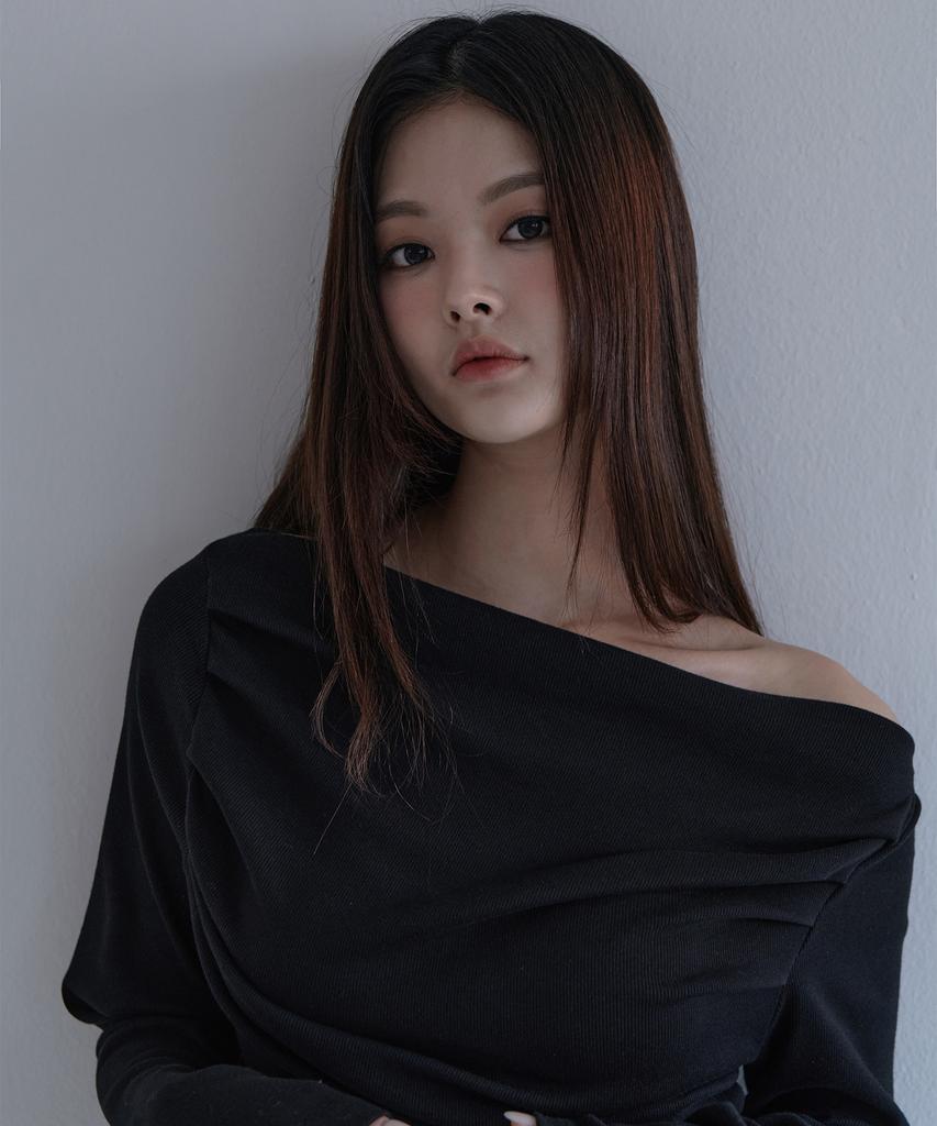 5OML Off-Shoulder Drape Long Sleeve Black