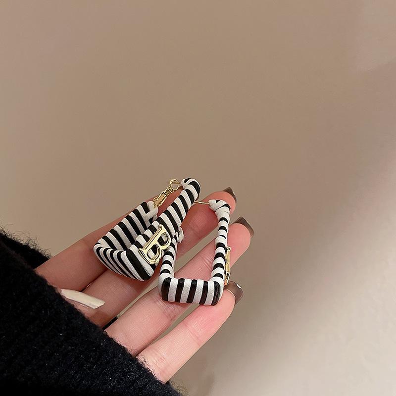 Silver Needle Rhombus Leopard Print Earrings - Retro Design Dangle Earrings, Light Luxury and Versatile