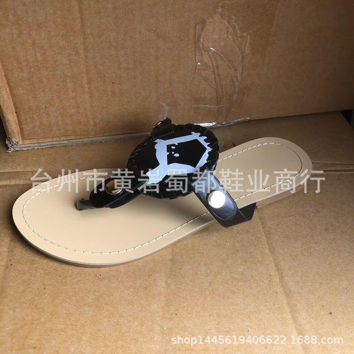 

Fish bone printing large size summer women s shoes 2025 new European and American baseball toe flat bottom cool slippers beach cool slippers 42 чорний