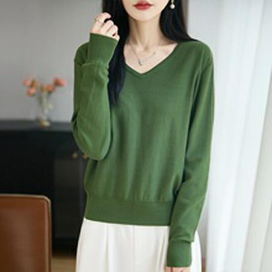 Women's Pure Wool Turtleneck Sweater - Soft, Warm Solid Color Knit for Autumn/Winter