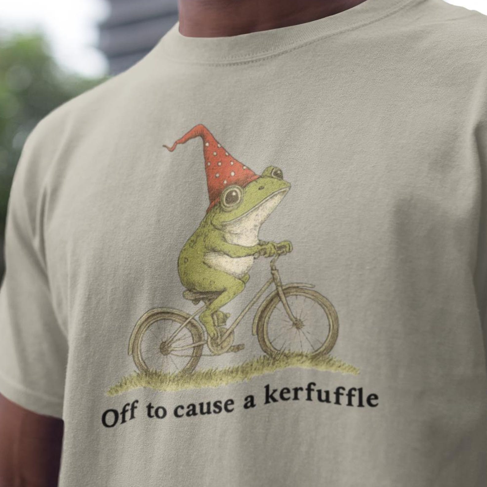 Funny Frog T-Shirt: Off to Cause a Kerfuffle Tee M