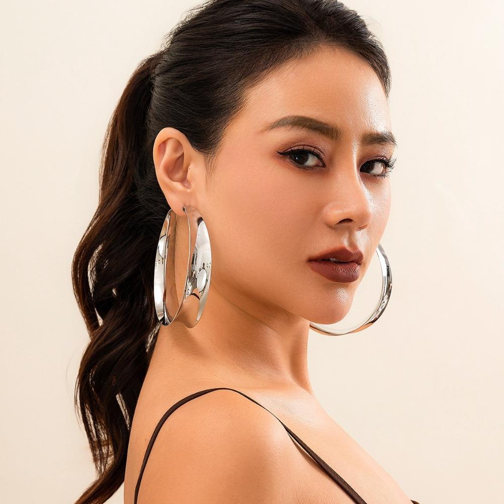 Exaggerated metal large circle earrings, fashionable hollow out personalized design earrings