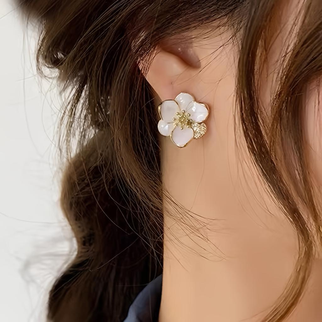 Boucles d'oreilles à tige en alliage de zinc, jolies et douces, design floral, élégantes et simples, pour femmes, idéales pour un rendez-vous quotidien