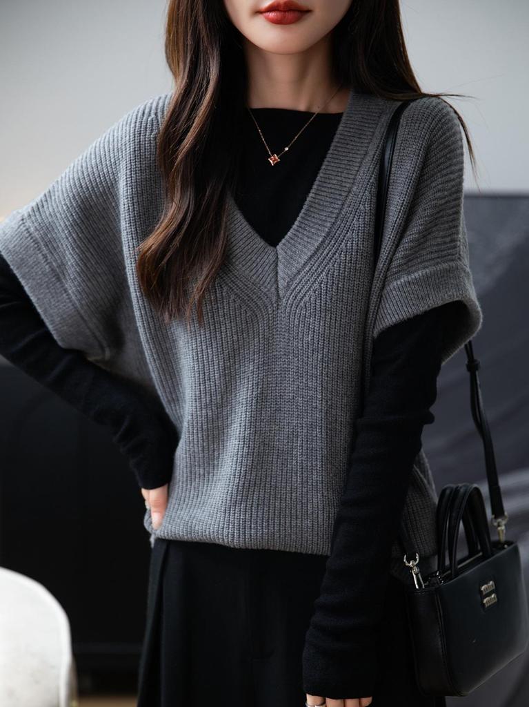 Women's V-neck Ribbed Wool Sweater Vest - Sleeveless, Loose Fit for Autumn/Winter.