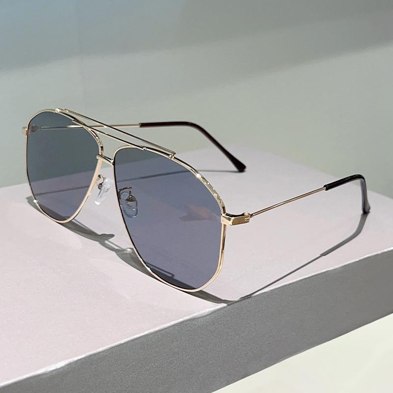 New Fashion Women Oversized Sunglasses Gradient Metal Brand Designer Eyewear Female Sun Glasses Uv400