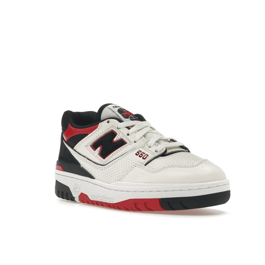 New Balance 550 Chicago Unisex Sneakers Cream Sea-Salt Team-Red BB550STR