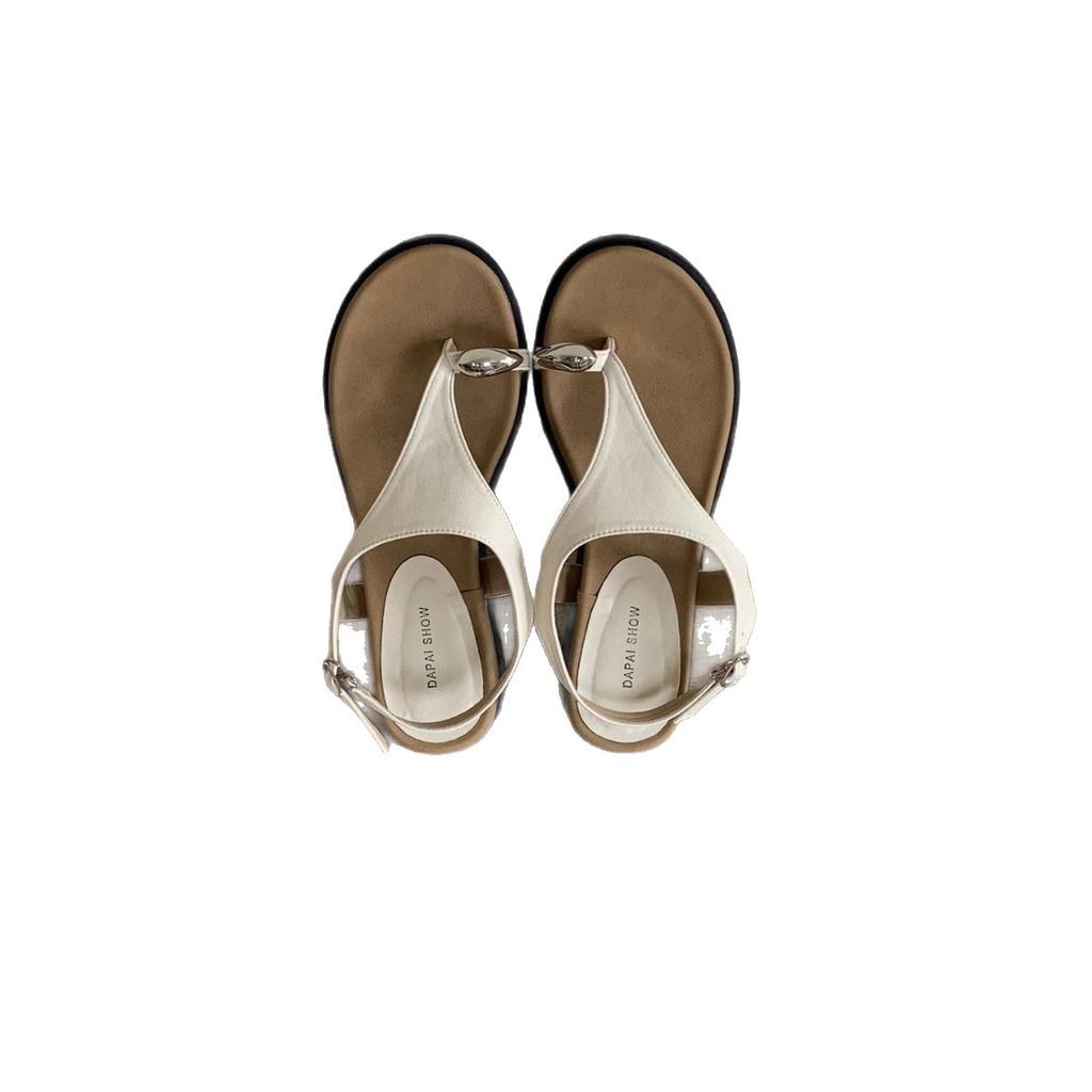 Metal buckle cover toe flat sandals summer 2025 new fashion outer wear temperament beach roman shoes cool slippers