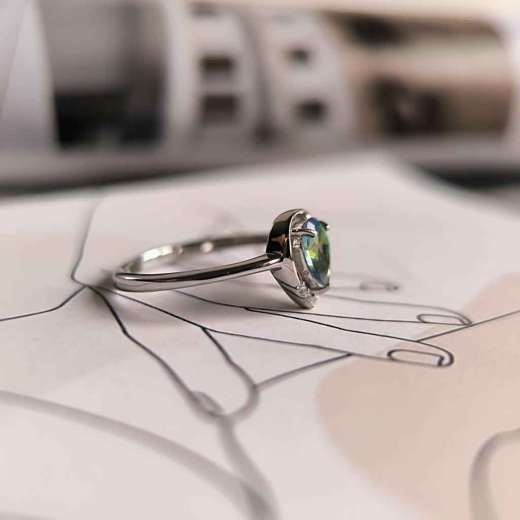 Серебряное кольцо с мистик топазом 0.555ct, вес изделия 2,05 гр (2190387)