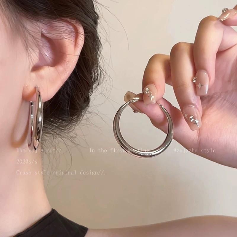 Silver Needle Geometric Heart Hoop Earrings - Retro & High-End Style for a Bold Look