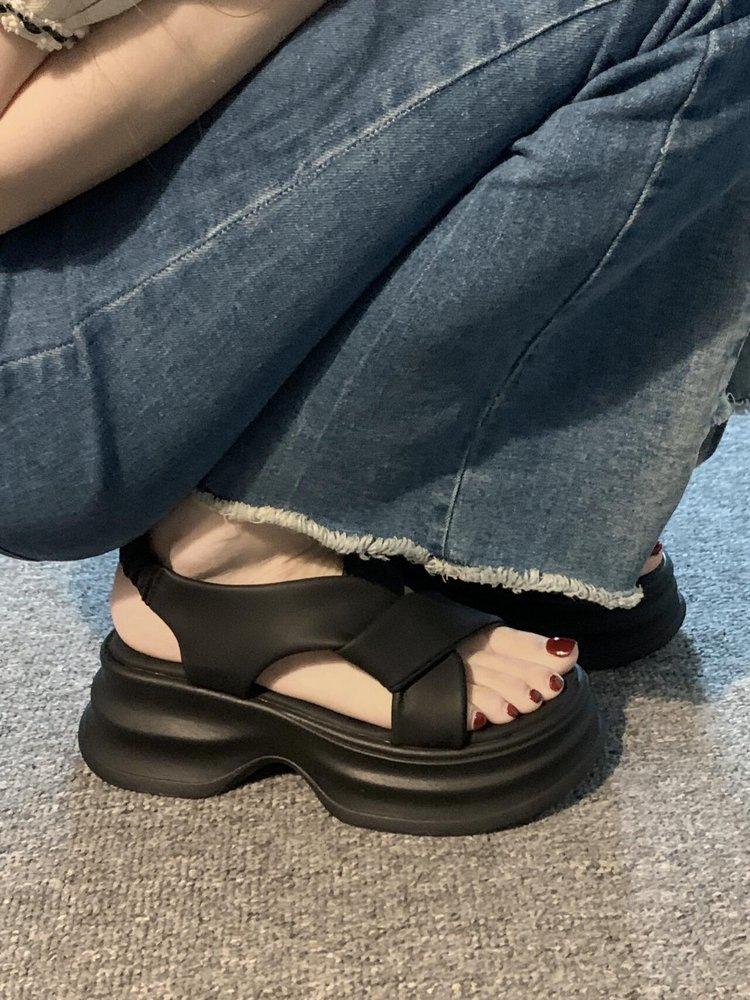 Platform-soled sports sandals women's summer 2025 new versatile beach outer wear Roman shoes soft-soled heightening women's shoes
