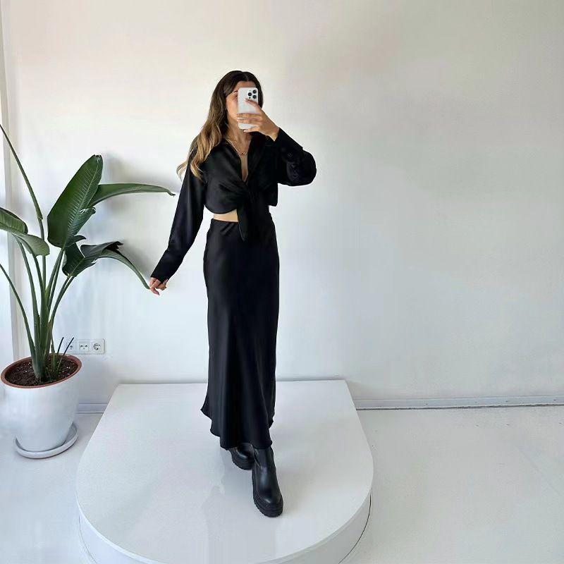 

Модный новый атласный элегантный костюм с блузкой с длинным рукавом и юбкой, атласная рубашка и юбка-полусолнце Black L